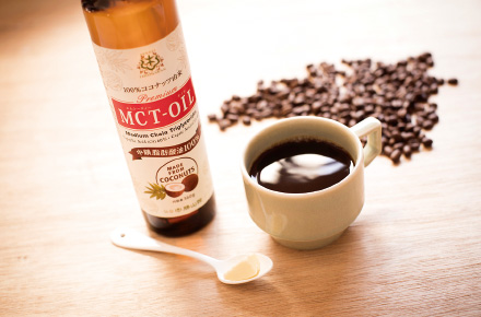 話題沸騰！MCT入りバターコーヒーが定番化！？ファミリーマートではオリジナル商品も。